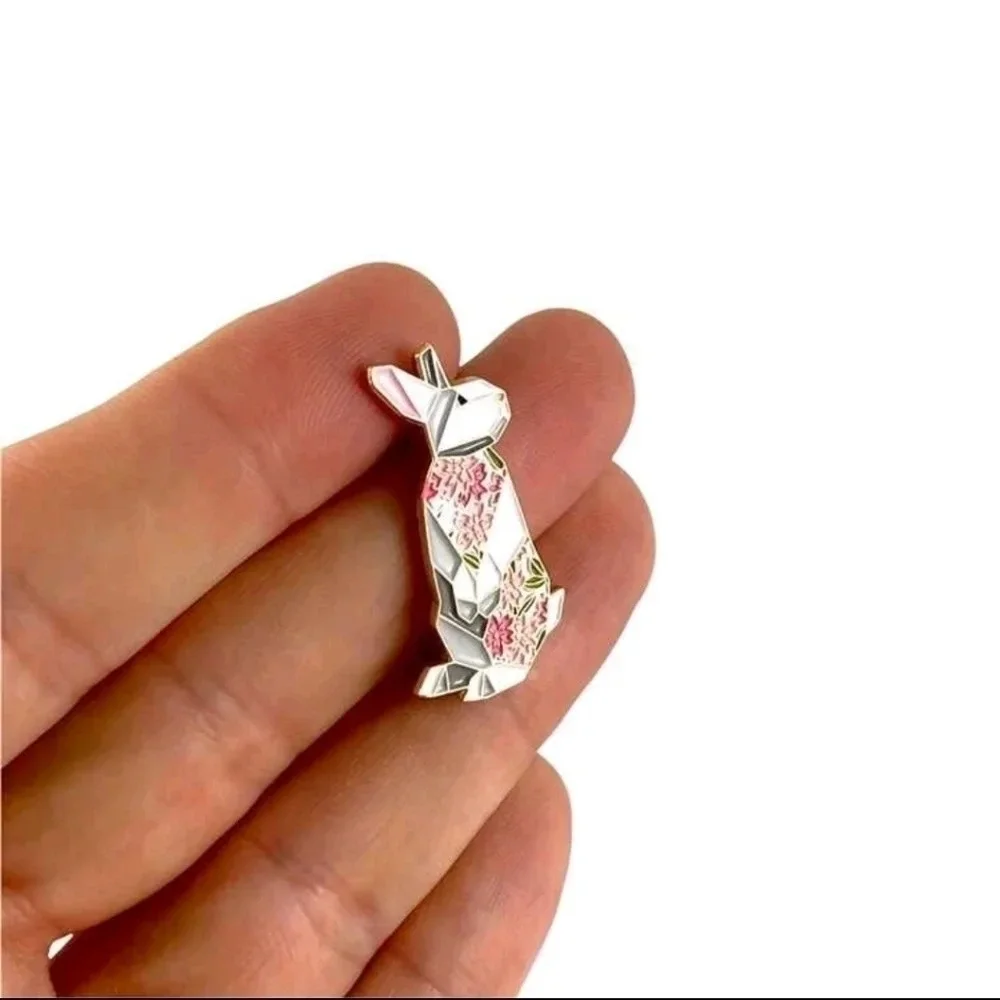 Beautiful pin floral bunny rabbit enamel pin brooch charm purse bag decor satche